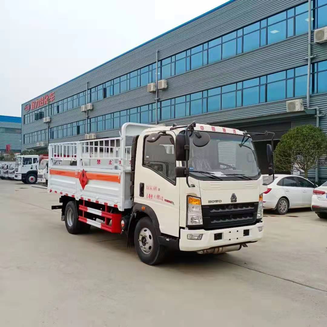 氣瓶運(yùn)輸車 危化品運(yùn)輸中的安全衛(wèi)士