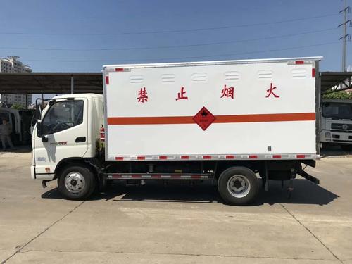 福田黃牌危化箱式運(yùn)輸車(chē)圖片